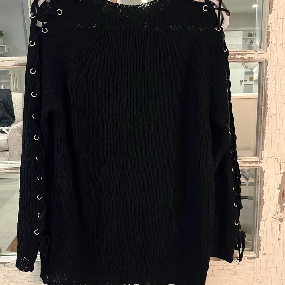 Dreamers Black sweater size large - Picture 2 of 7